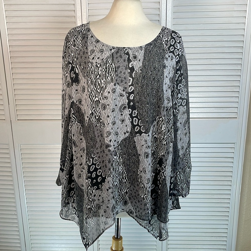 Style & co. Gray Black Rhinestone Asymmetric animal print size 3X.